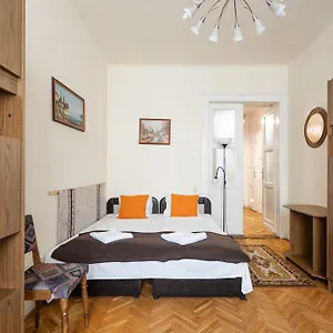 Bpr W21 Retro With Balcony Appartement